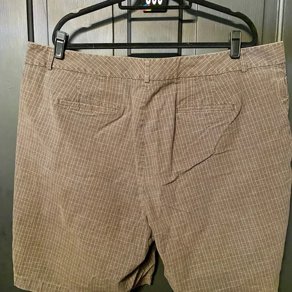 Dockers Women's Brown Checkered Shorts - Picture 2 of 6
